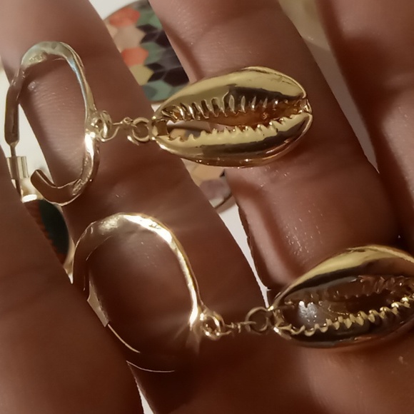 4 pair of assorted earrings all like new - Picture 10 of 10